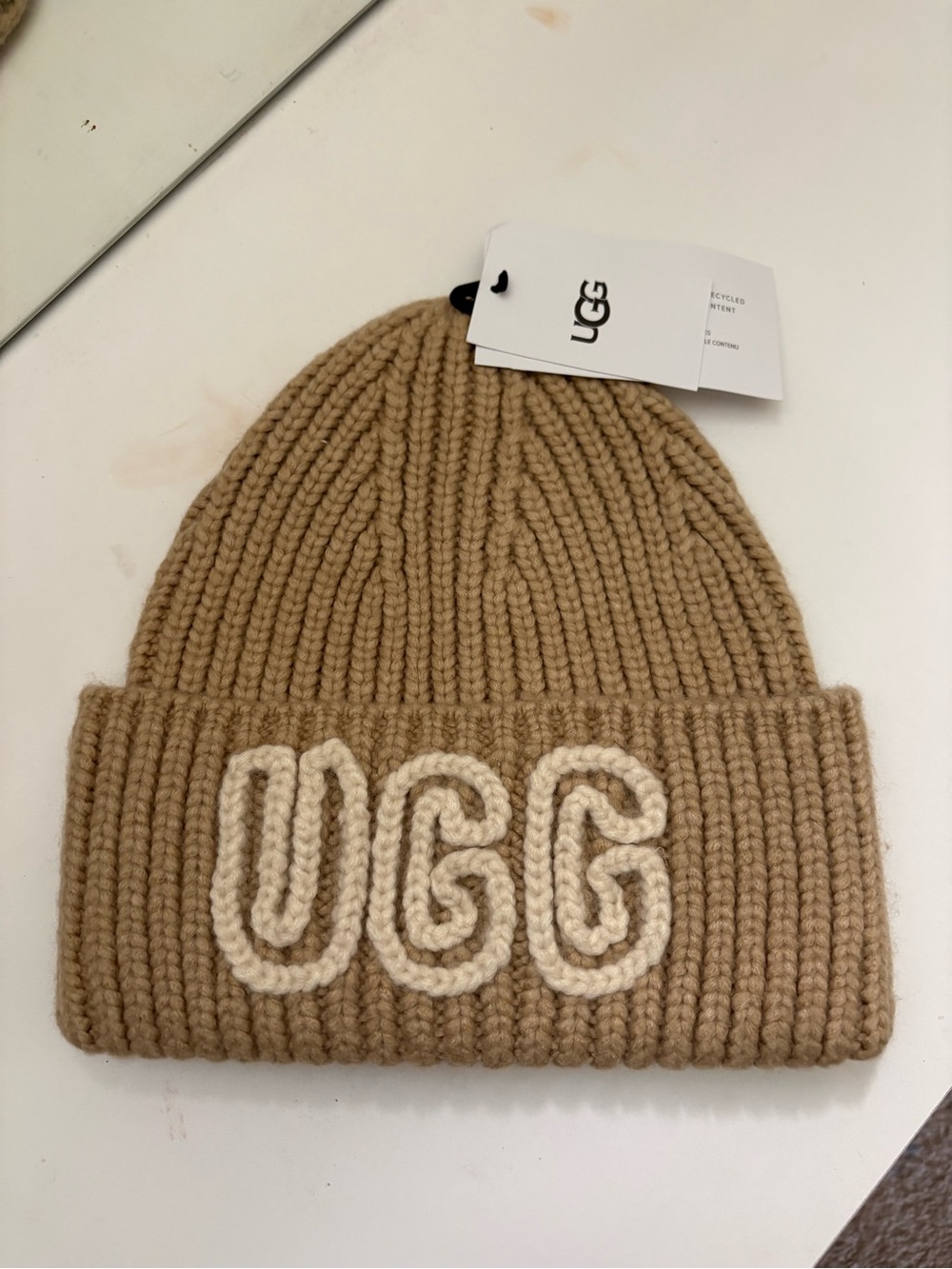 UGG Chunky Knit Cuffed Women’s Beanie in Tan with Cream Logo New